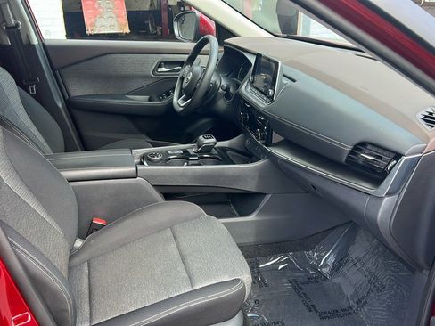 Used 2023 Nissan Rogue SV image 9
