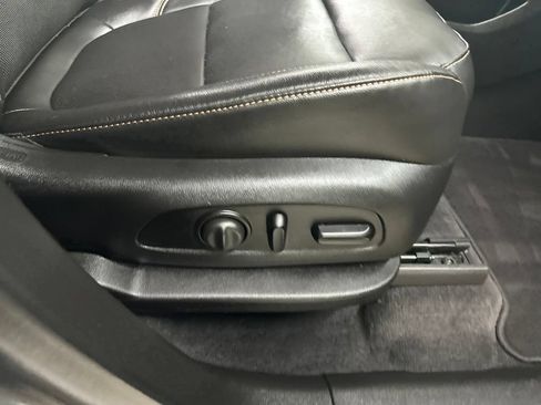 Used 2019 Chevrolet Traverse Premier AWD/4WD image 22