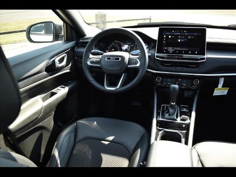 New 2025 Jeep Compass Latitude w/ Altitude Special Edition image 4