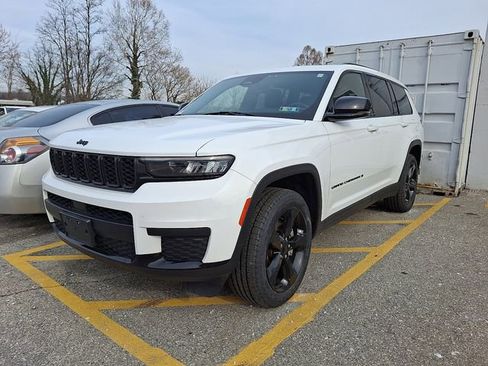 Used 2021 Jeep Grand Cherokee L Laredo image 3