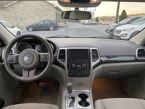 Used 2011 Jeep Grand Cherokee Laredo image 22