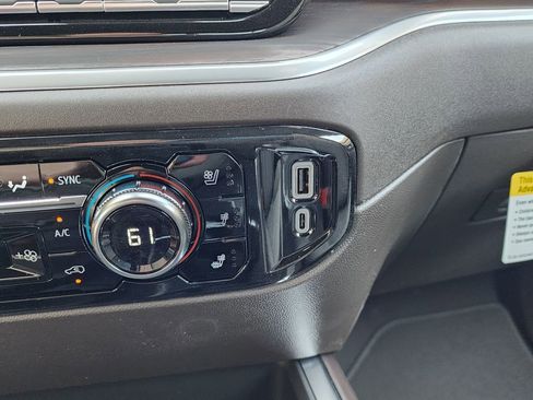 New 2026 GMC Sierra 1500 SLT image 30