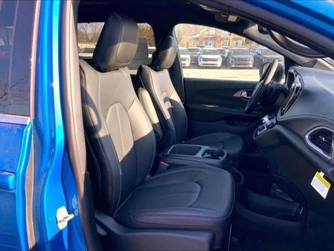 New 2026 Chrysler Pacifica Select FWD image 53
