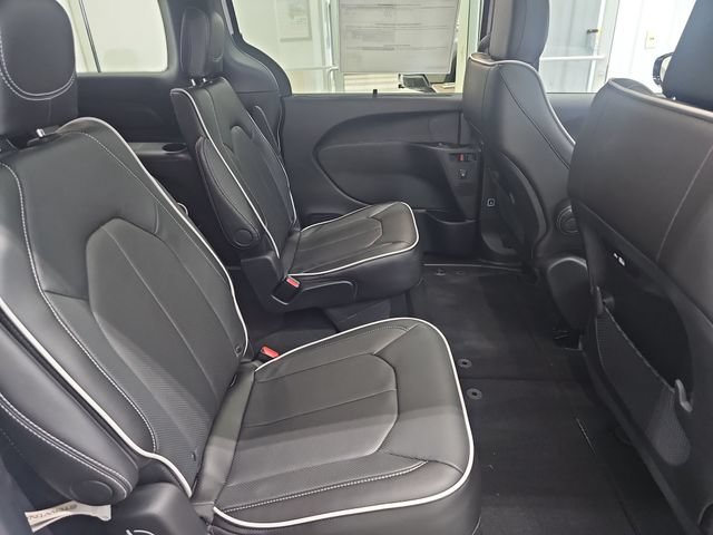 New 2027 Chrysler Pacifica Limited AWD/4WD image 33
