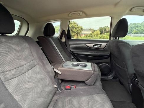 Used 2016 Nissan Rogue S FWD image 17
