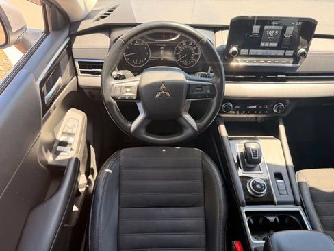 Used 2024 Mitsubishi Outlander SE FWD image 15