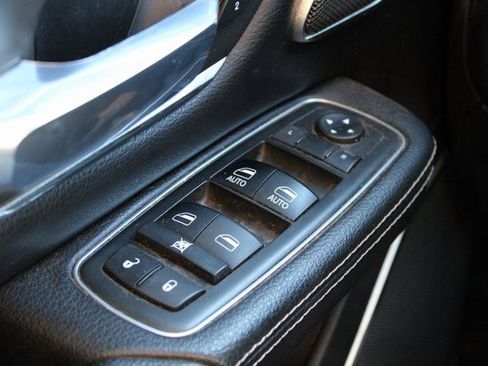 Used 2019 RAM 1500 Laramie image 33