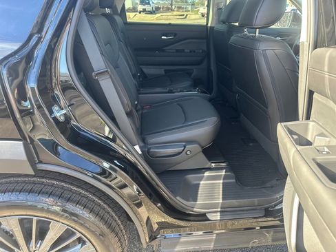 New 2026 Nissan Pathfinder SL image 15