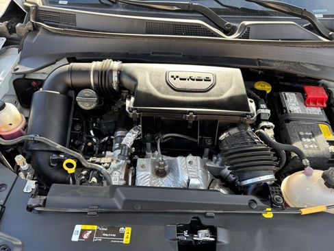 Used 2025 Jeep Compass Trailhawk image 31