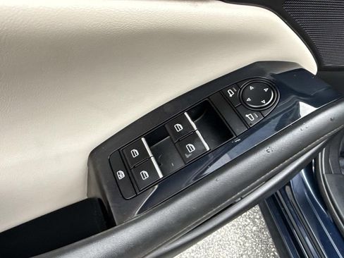 Used 2019 MAZDA MAZDA3 Hatchback FWD image 23