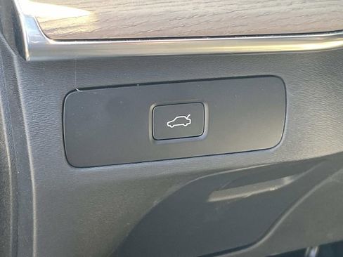 Used 2025 Volvo XC90 B6 Plus w/ Protection Package Premier image 23