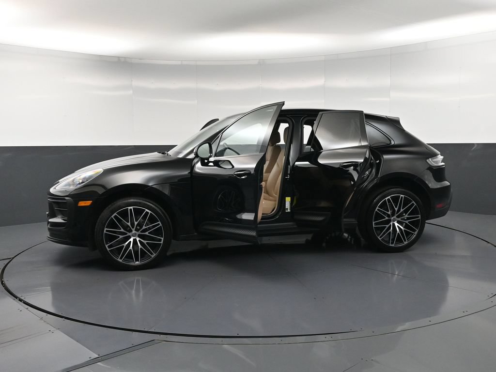 Certified 2026 Porsche Macan AWD/4WD image 35