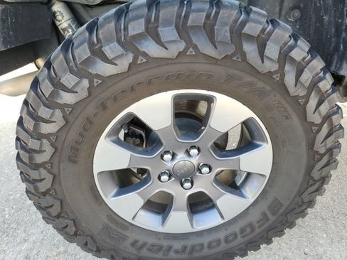 Used 2019 Jeep Wrangler Unlimited Sahara AWD/4WD image 12
