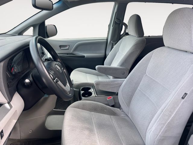 Used 2015 Toyota Sienna LE AWD/4WD image 11