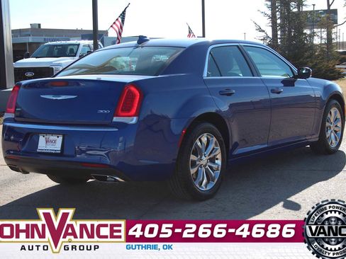 Used 2021 Chrysler 300 Touring L image 10