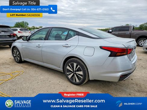 Used 2022 Nissan Altima 2.5 SV w/ SV Premium Package FWD image 3