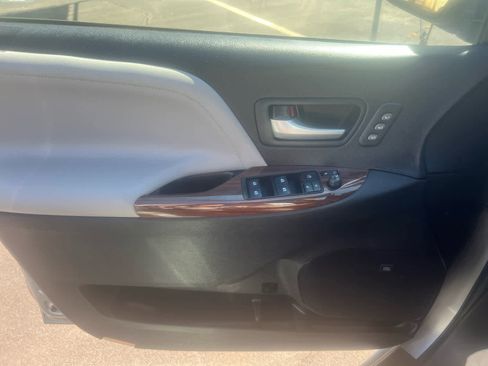 Certified 2017 Toyota Sienna Limited Premium image 18