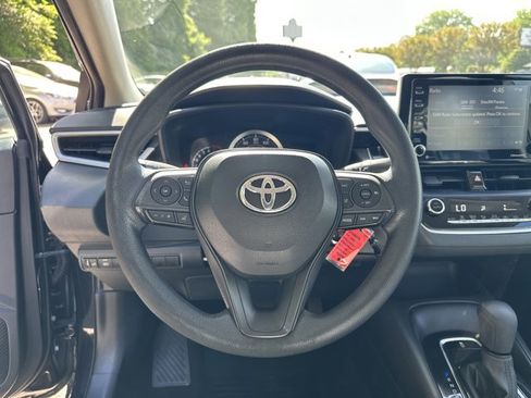 Used 2021 Toyota Corolla LE FWD image 28