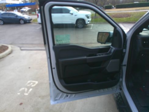 Used 2025 Ford F150 Lightning Lariat image 21