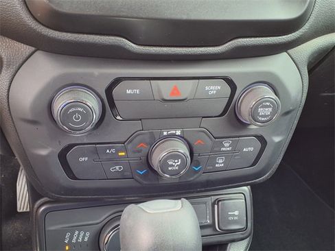 Used 2019 Jeep Renegade Altitude w/ Quick Order Package 2XM image 18