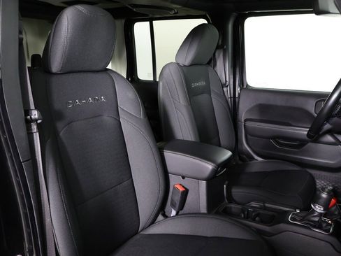 Used 2020 Jeep Wrangler Unlimited Sahara w/ Uconnect 4C Nav & Sound Group image 23