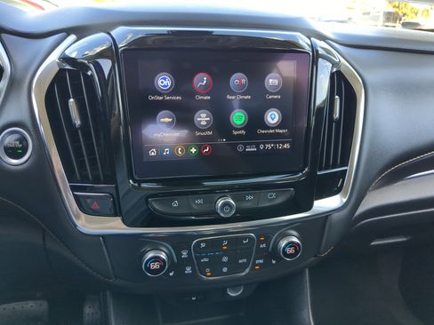 Used 2021 Chevrolet Traverse LT image 20