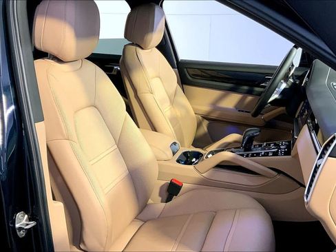 Used 2023 Porsche Cayenne image 18