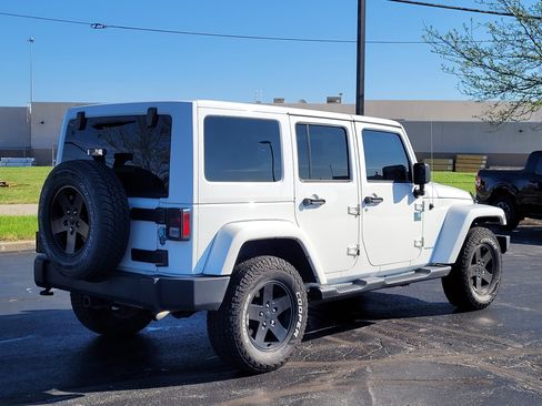 Used 2015 Jeep Wrangler Unlimited Sahara image 4