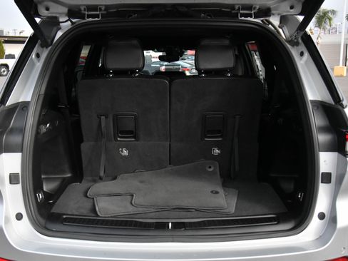 Used 2024 Jeep Grand Cherokee L Laredo image 45