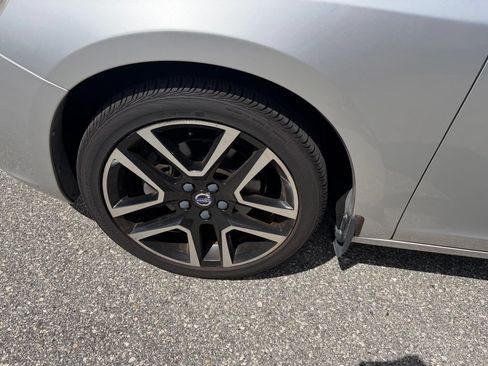 Used 2017 Volvo V60 T5 Premier w/ Convenience Package FWD image 9