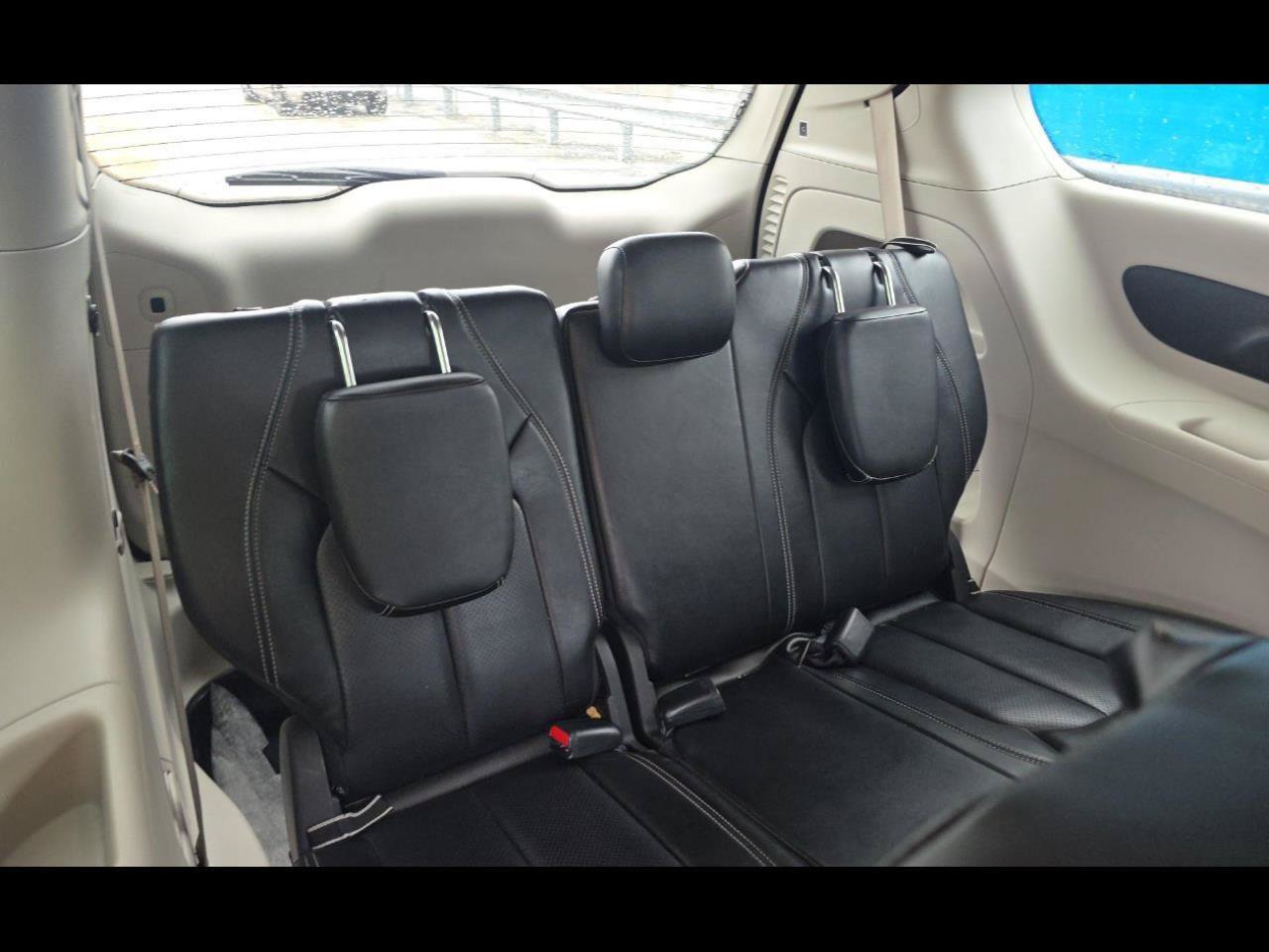 Used 2023 Chrysler Pacifica Touring-L FWD image 6