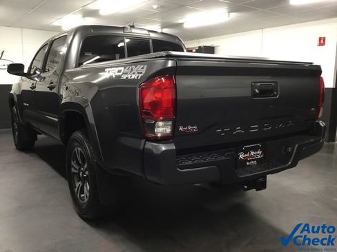 Used 2016 Toyota Tacoma TRD Sport w/ Towing Package AWD/4WD image 8