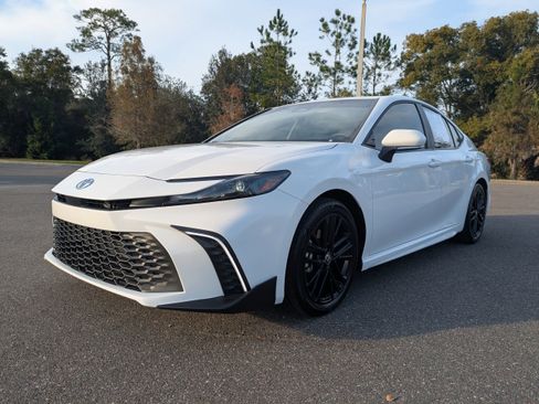 Used 2025 Toyota Camry SE w/ Multimedia Upgrade Package image 8