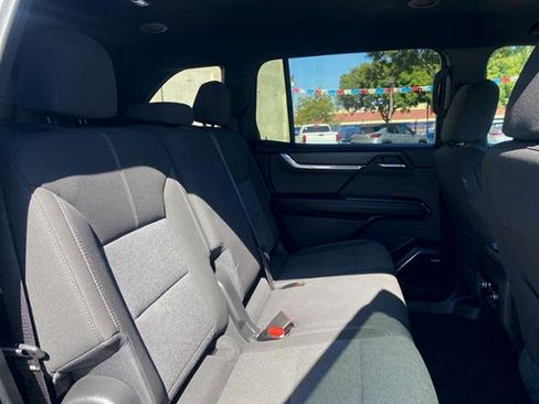 Used 2025 GMC Acadia Elevation AWD/4WD image 19