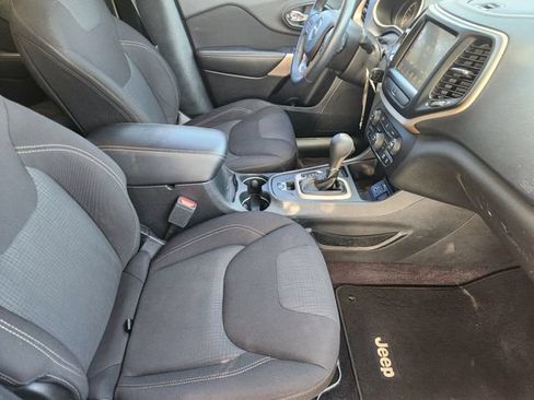 Used 2017 Jeep Cherokee Latitude FWD image 14