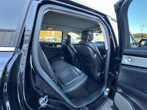 Used 2021 Lincoln Nautilus Reserve w/ Equipment Group 202A image 17