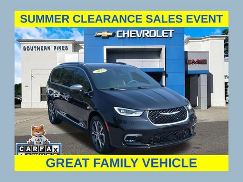 Used 2022 Chrysler Pacifica Pinnacle AWD/4WD image 1
