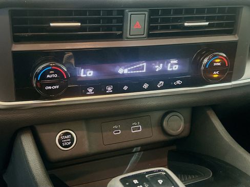 Used 2023 Nissan Rogue SV FWD image 23