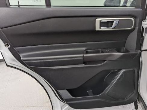 Used 2020 Ford Explorer XLT image 14