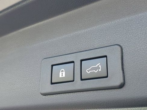 Certified 2023 Subaru Ascent Limited w/ Technology Package image 9