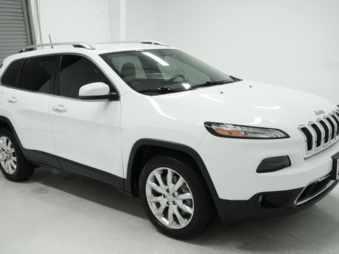 Used 2016 Jeep Cherokee Limited image 3