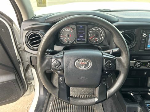 Used 2019 Toyota Tacoma SR image 18