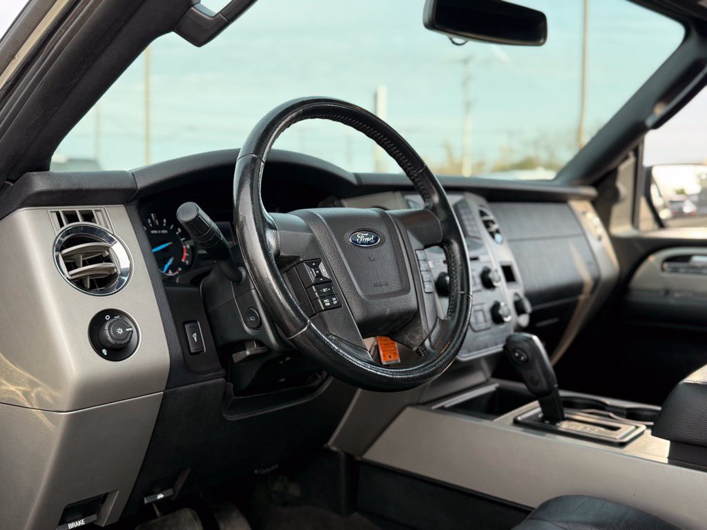 Used 2015 Ford Expedition XLT w/ Equipment Group 201A AWD/4WD image 12