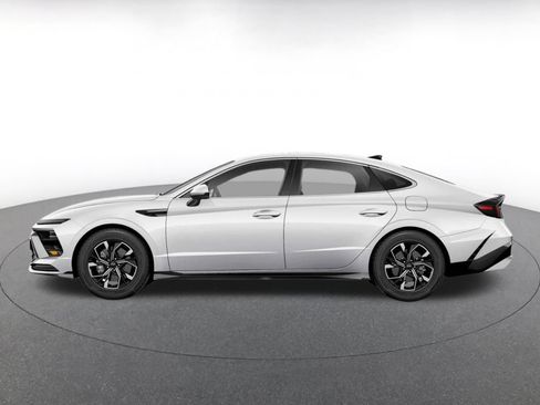 Used 2025 Hyundai Sonata SEL FWD image 2
