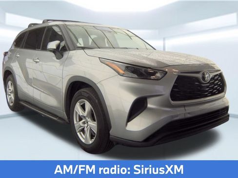 Used 2022 Toyota Highlander L FWD image 5