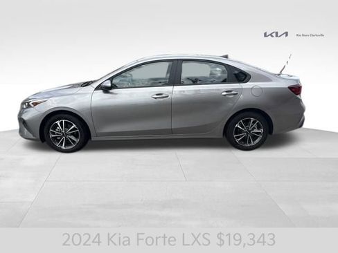 Certified 2024 Kia Forte LXS FWD image 5