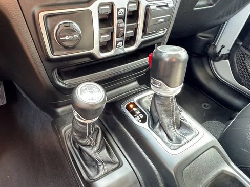 Used 2023 Jeep Wrangler Unlimited Sahara AWD/4WD image 28