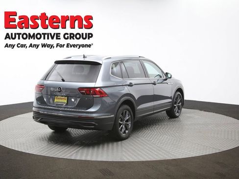 Used 2022 Volkswagen Tiguan SE w/ Panoramic Sunroof Package image 42