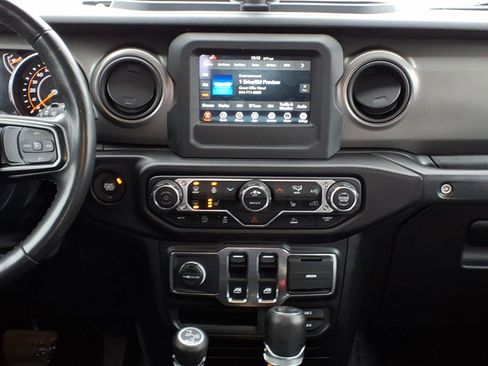 Used 2022 Jeep Wrangler Willys image 13