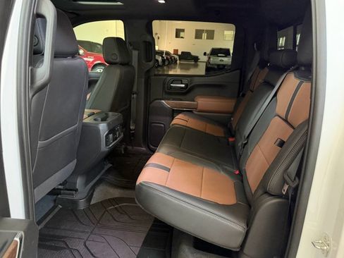 Used 2021 Chevrolet Silverado 1500 High Country w/ Technology Package AWD/4WD image 14